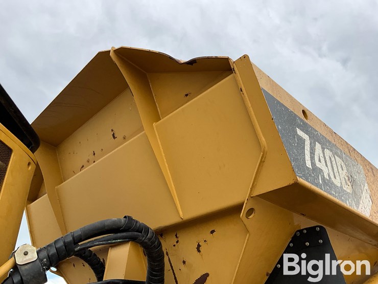 2013-caterpillar-740b-image-14