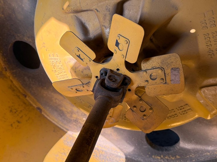 2015-caterpillar-cb66b-image-118