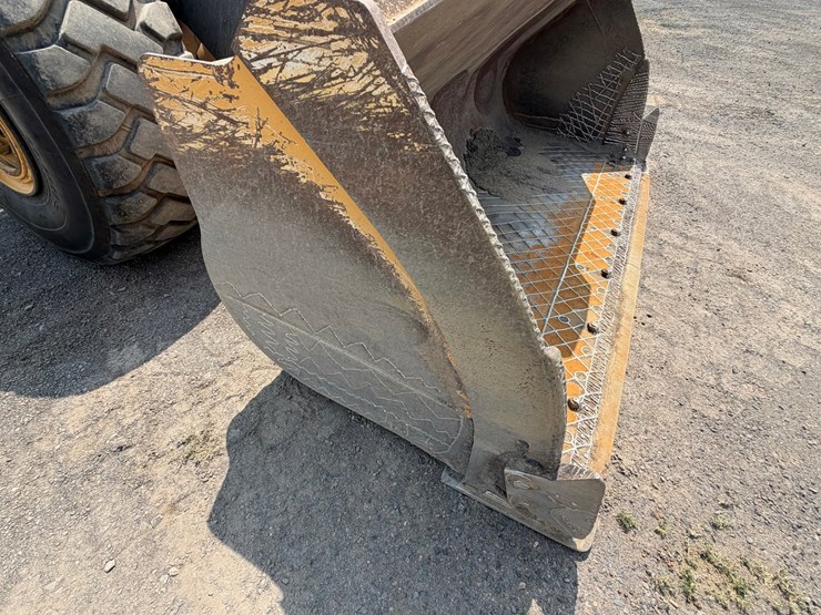2019-deere-744k-image-19