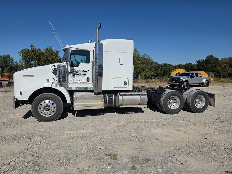2018-kenworth-t800-image-6