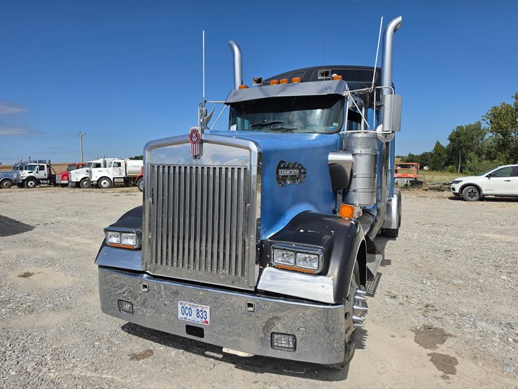 2003-kenworth-w900-image-1