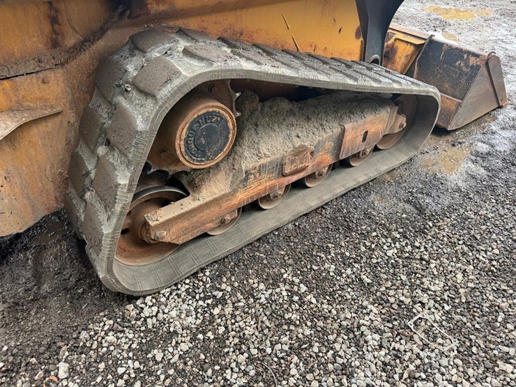 2017-deere-323e-image-18