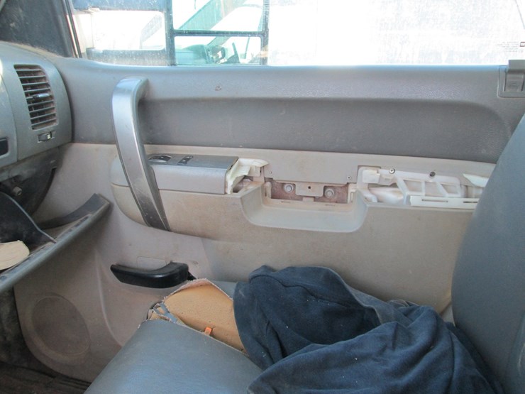 2013-chevrolet-2500hd-image-24