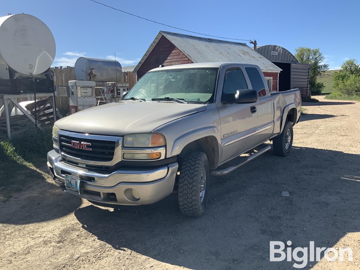 2004-gmc-sierra-2500-image-1
