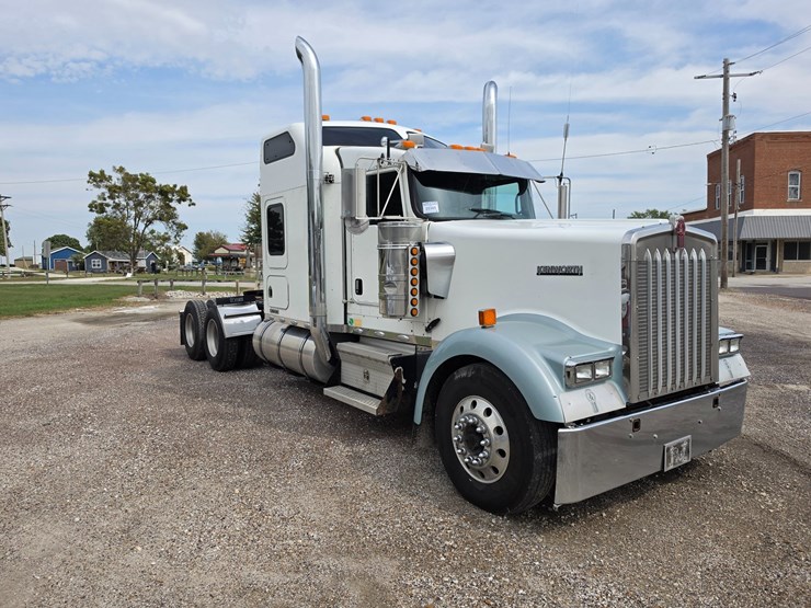 2007-kenworth-w900-image-25