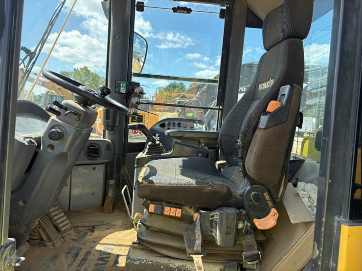 #3650-•-2011-komatsu-w380-6-wheel-loader-image-42