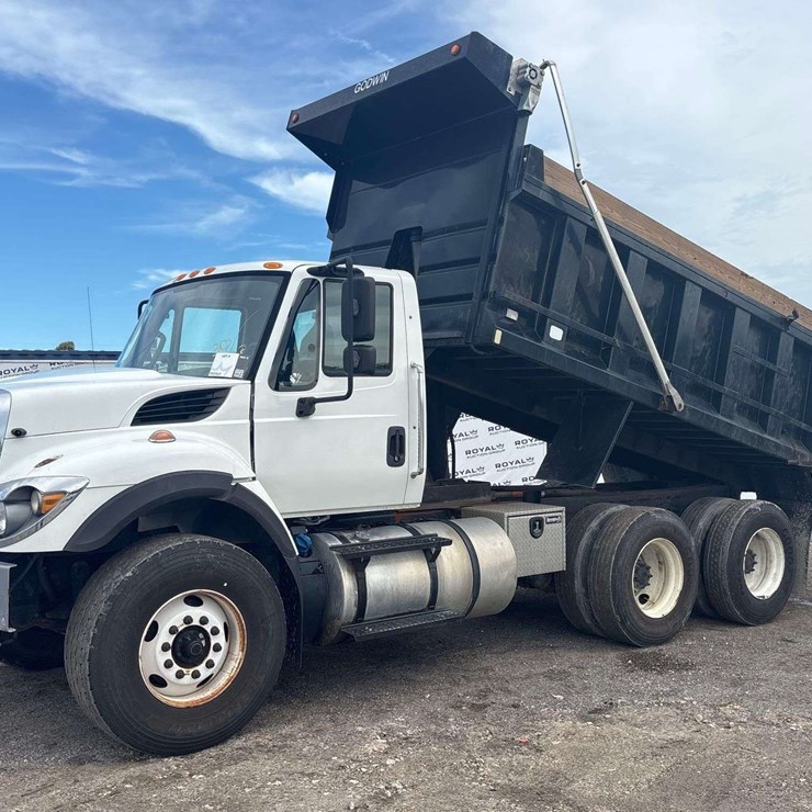 2017 INTERNATIONAL WORKSTAR 7500