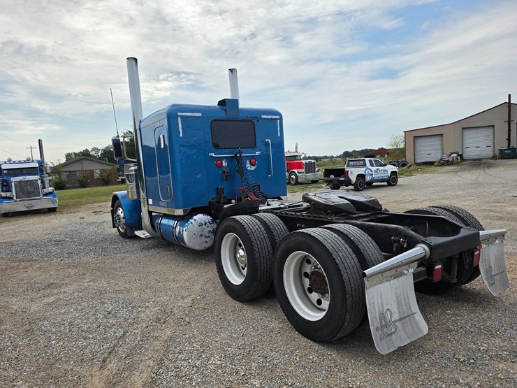 2005-peterbilt-379-image-12