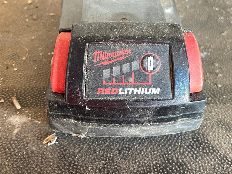#5512-•-(3)-milwaukee-18v-batteries-and-charger-image-6