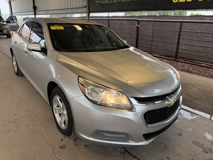 2016-chevrolet-malibu-limited-sdn-image-2