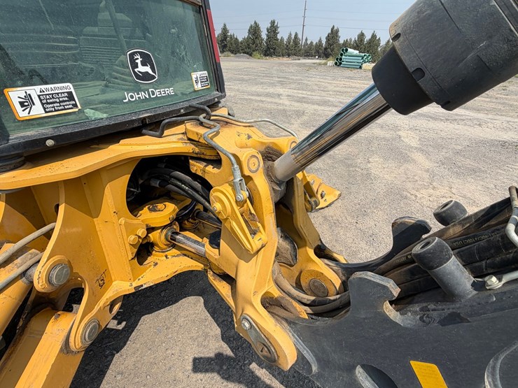 2016-deere-410l-image-58