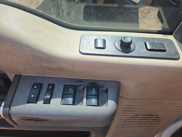 2013-ford-f250-lariat-image-53