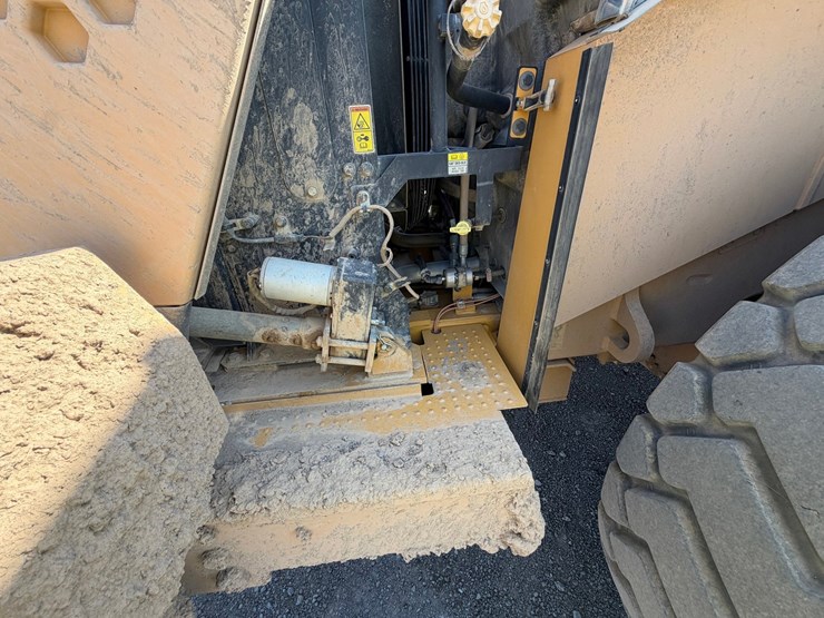 2015-caterpillar-950m-image-43