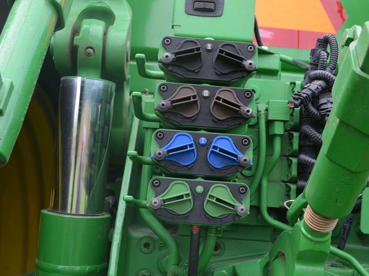 2011-john-deere-r-image-26