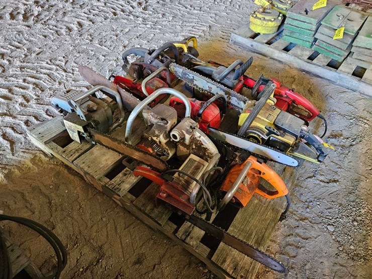 #8755-•-pallet-of-chainsaws-image-3