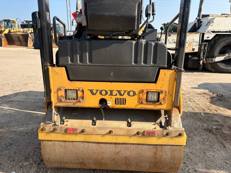 2015-volvo-dd25b-image-10