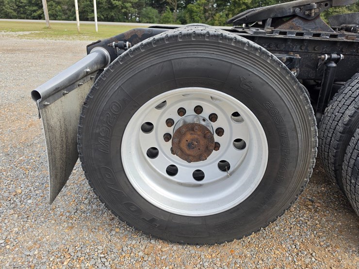 2005-peterbilt-379-image-119