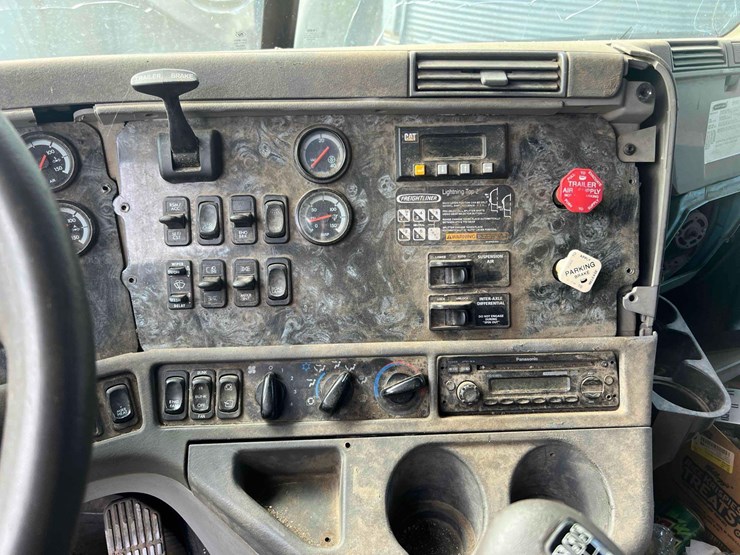 2002-freightliner-columbia-120-image-24