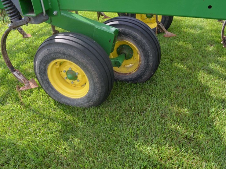 john-deere-2210l-image-8