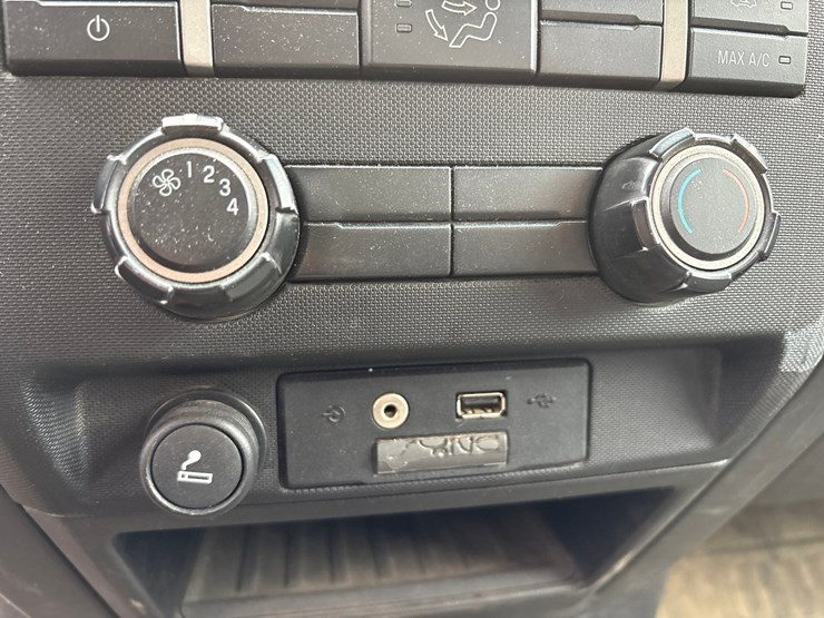 2012-ford-f150-image-47