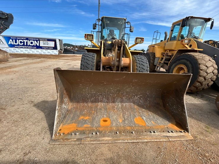 #3650-•-2011-komatsu-w380-6-wheel-loader-image-8