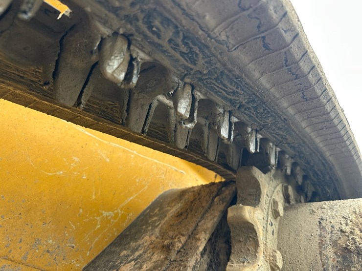 deere-323e-image-55