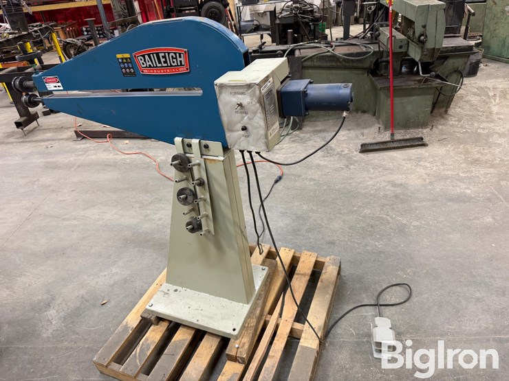 baileigh-br-18e-36-bead-roller-machine-image-1