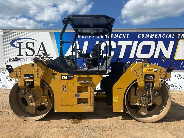2018-caterpillar-cb64b-image-2