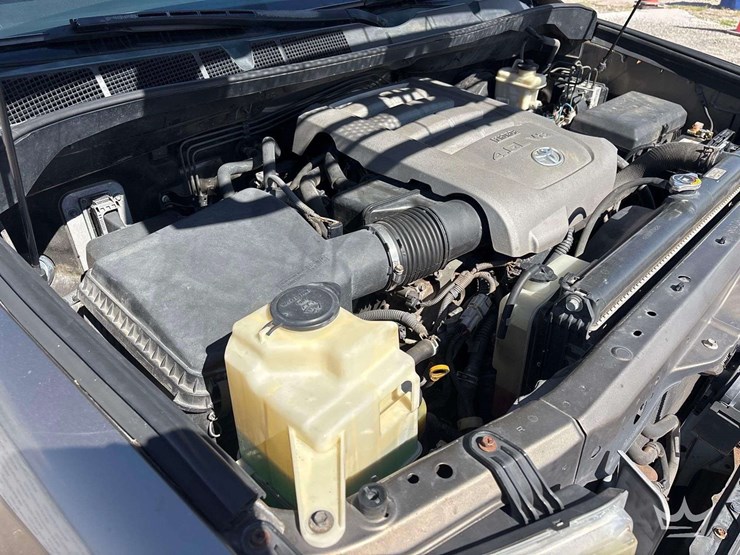 2010-toyota-tundra-image-7