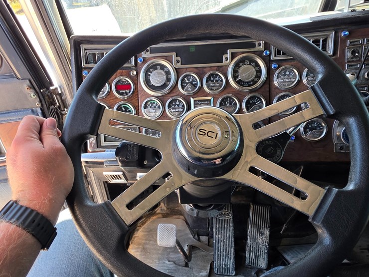 1997-peterbilt-379-image-73