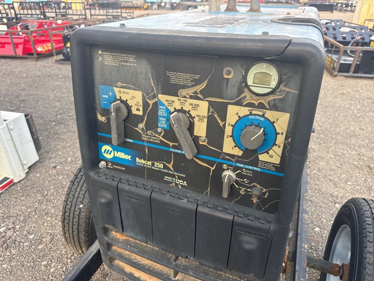 #6071-•-miller-bobcat-250-towable-welder-image-3
