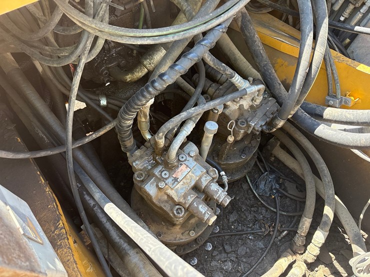 2012-deere-470g-lc-image-58