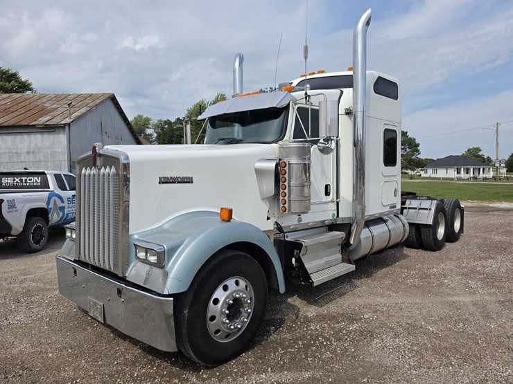 2007-kenworth-w900-image-2