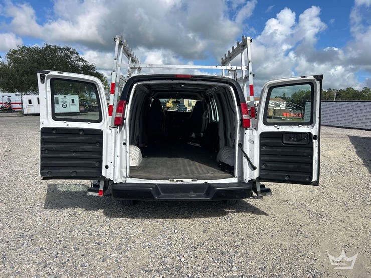 2020-chevrolet-express-2500-image-22