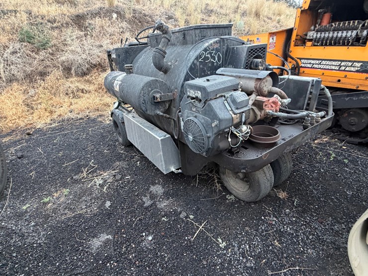 #2530-•-self-propelled-tar-wagon-image-1