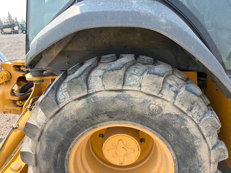 2016-deere-410l-image-90