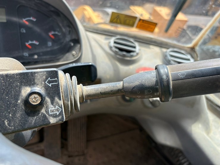 2004-volvo-l220e-image-57