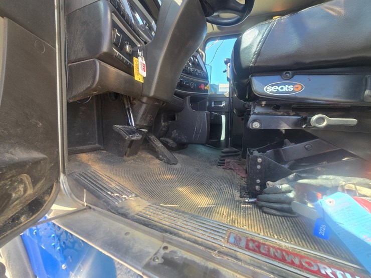 2008-kenworth-t800-image-38