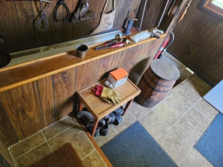#8001-•-live-on-the-ground-house-hold-items-image-18