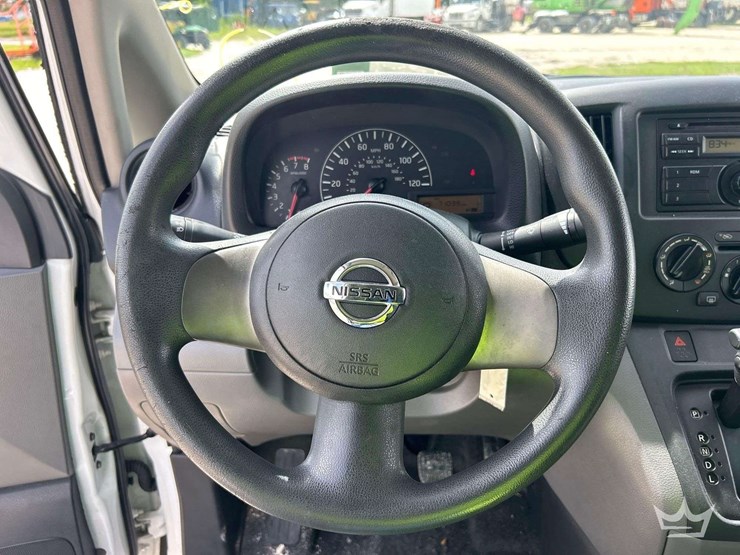 2014-nissan-nv200-image-16