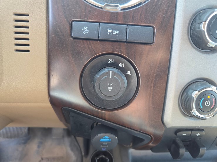 2013-ford-f250-lariat-image-49