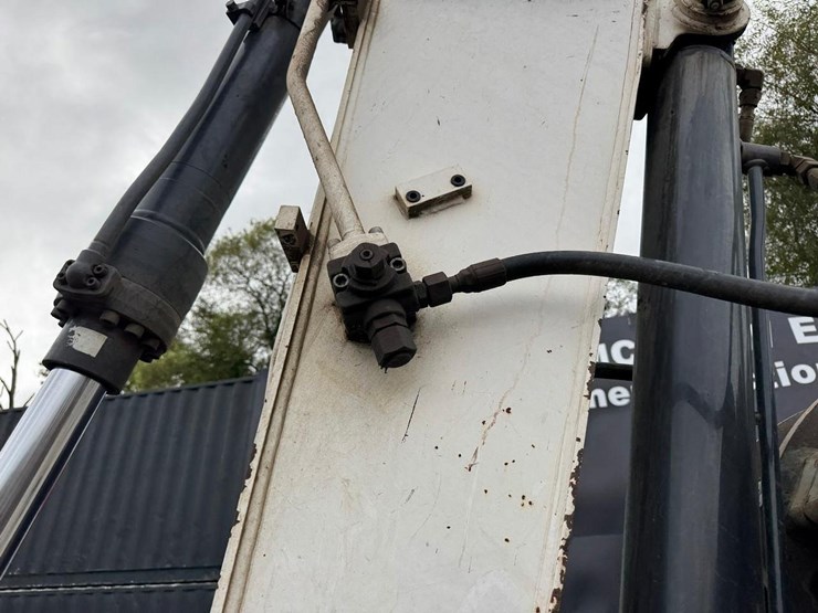 2019-bobcat-e145-image-12