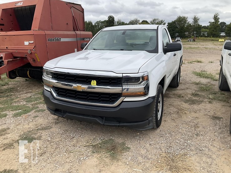 2018-chevrolet-silverado-1500-image-1