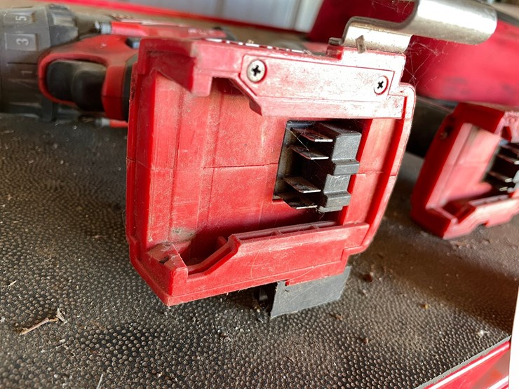 #5511-•-milwaukee-18v-drill-and-drill-driver-image-12