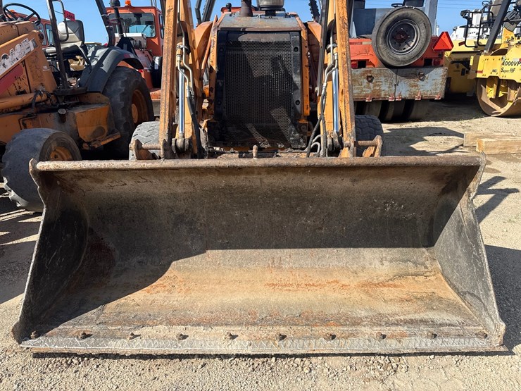 #2483-•-2009-case-570mxt-series-3-skip-loader-image-9