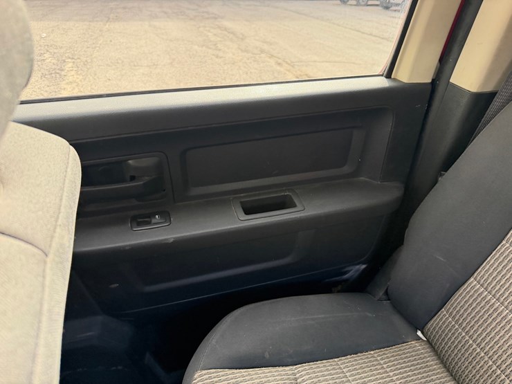 2012-dodge-1500-image-39