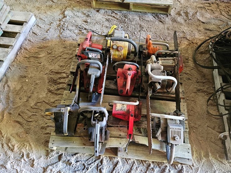 #8755-•-pallet-of-chainsaws-image-6