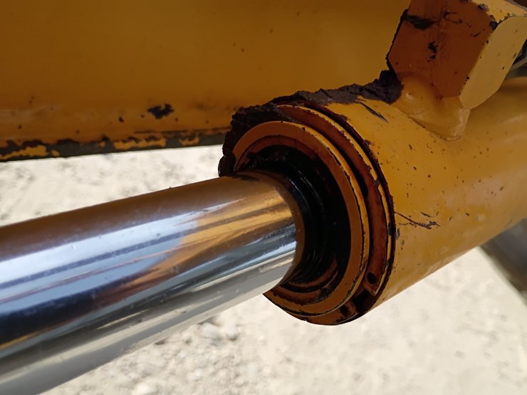 2008-deere-670d-image-31