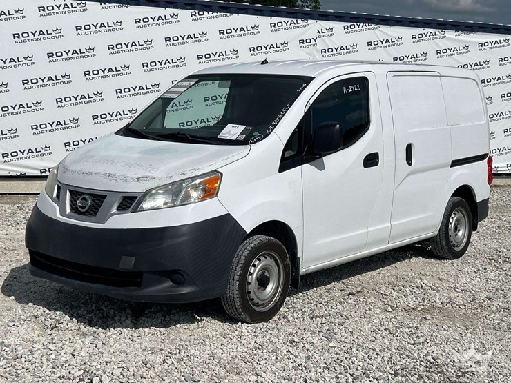 2014-nissan-nv200-image-1
