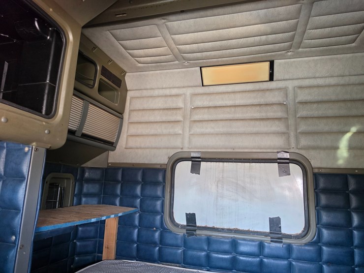 1997-peterbilt-379-image-83